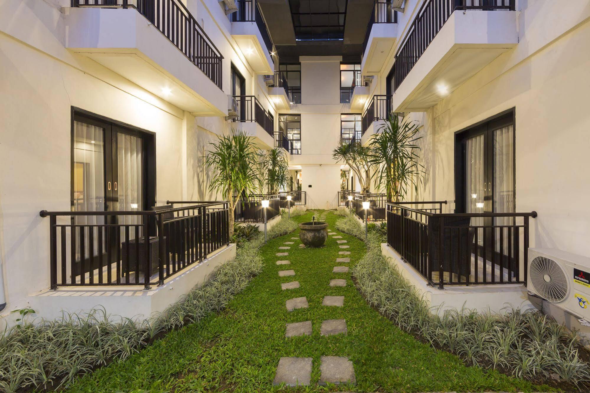 Reddoorz Plus Near Mall Bali Galeria 2 Denpasar Exterior foto